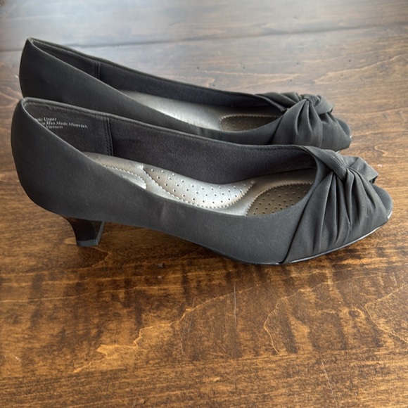 Coach and Four Women's Black Peep Toe Black Slip-On Pumps Size 8 - Picture 3 of 8